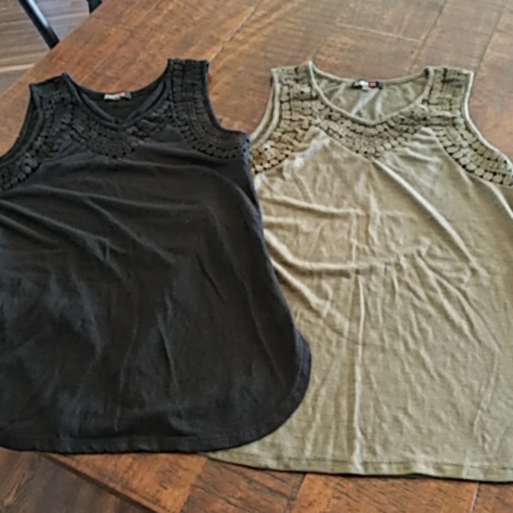Devoted Luxery Apparel Tank Tops M